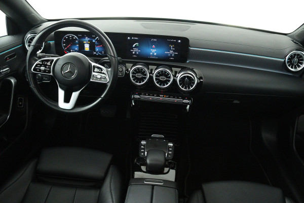 Mercedes-Benz CLA-Klasse Shooting Brake 200 Business Solution Luxury (PANORAMADAK, STOELVERWARMING, SFEERVERLICHTING, TREKHAAK)