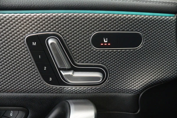 Mercedes-Benz CLA-Klasse Shooting Brake 200 Business Solution Luxury (PANORAMADAK, STOELVERWARMING, SFEERVERLICHTING, TREKHAAK)