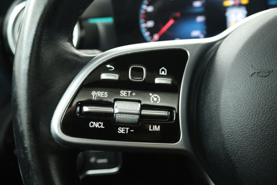 Mercedes-Benz CLA-Klasse Shooting Brake 200 Business Solution Luxury (PANORAMADAK, STOELVERWARMING, SFEERVERLICHTING, TREKHAAK)