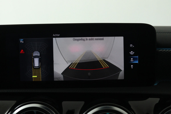 Mercedes-Benz CLA-Klasse Shooting Brake 200 Business Solution Luxury (PANORAMADAK, STOELVERWARMING, SFEERVERLICHTING, TREKHAAK)