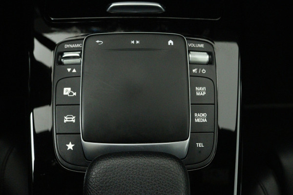 Mercedes-Benz CLA-Klasse Shooting Brake 200 Business Solution Luxury (PANORAMADAK, STOELVERWARMING, SFEERVERLICHTING, TREKHAAK)