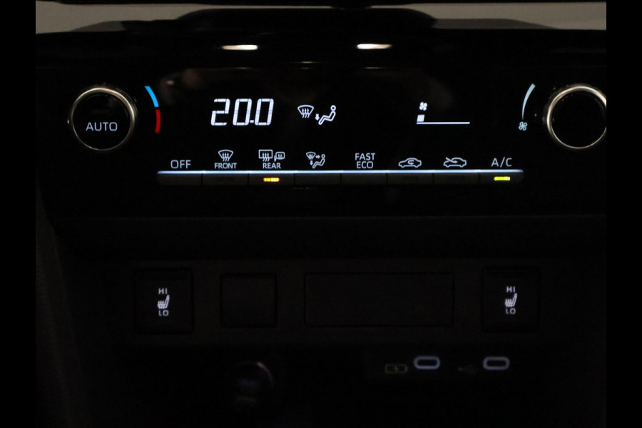 Toyota Yaris Cross 1.5 Hybrid 115 Dynamic Luxury Bi-Tone | Stuur-& Stoelverwarming | Apple Carplay & AndroidAUTO | Privacy Glass |