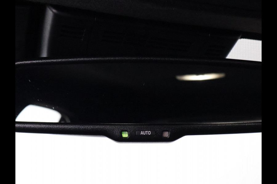 Toyota Yaris Cross 1.5 Hybrid 115 Dynamic Luxury Bi-Tone | Stuur-& Stoelverwarming | Apple Carplay & AndroidAUTO | Privacy Glass |