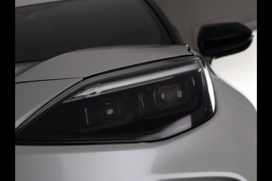 Toyota Yaris Cross 1.5 Hybrid 115 Dynamic Luxury Bi-Tone | Stuur-& Stoelverwarming | Apple Carplay & AndroidAUTO | Privacy Glass |