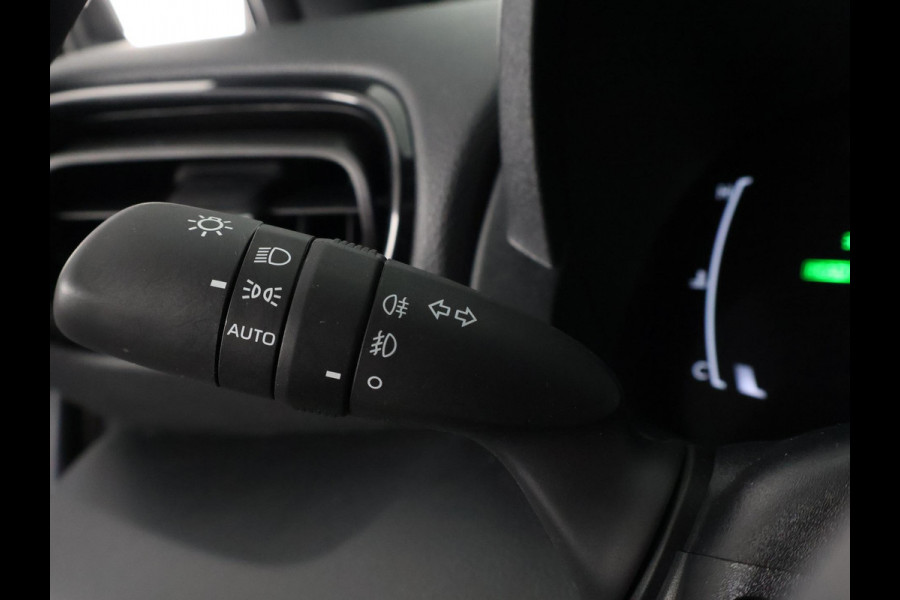 Toyota Yaris Cross 1.5 Hybrid 115 Dynamic | Stuur- & Stoelverwarming | Parkeersensoren | Dodehoek detectie | Apple Carplay & AndroidAUTO | Camera