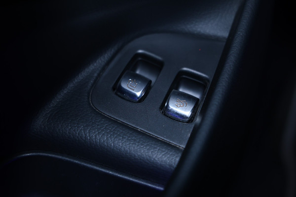 Mercedes-Benz E-Klasse 300 Mild Hybrid PANO CARPLAY NAVI ACC 360CAM "19