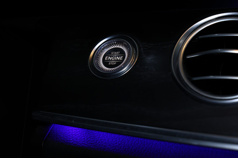Mercedes-Benz E-Klasse 300 Mild Hybrid PANO CARPLAY NAVI ACC 360CAM "19