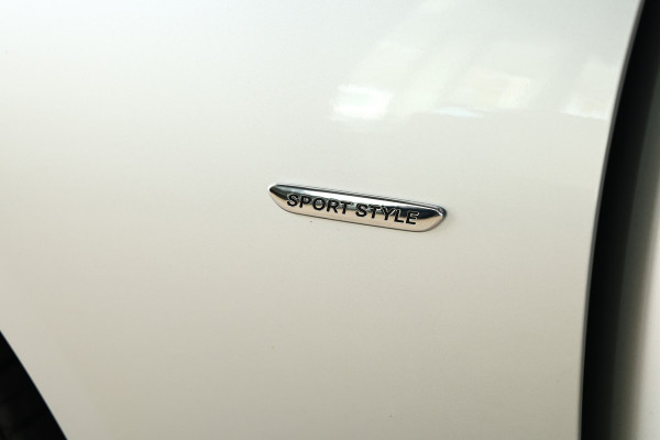 Mercedes-Benz E-Klasse 300 Mild Hybrid PANO CARPLAY NAVI ACC 360CAM "19