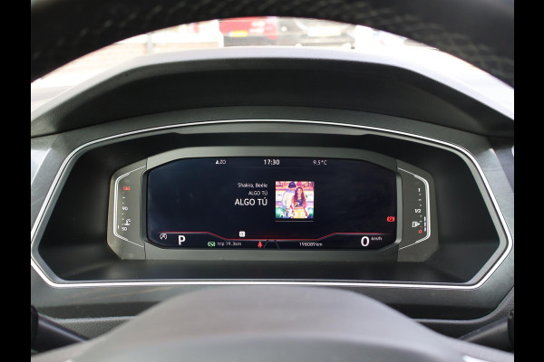 Volkswagen Tiguan 2.0 TDI DSG + VIRTUAL COCKPIT | WEGKL. TREKHAAK | CAMERA | STUUR/STOELVERW. | CARPLAY
