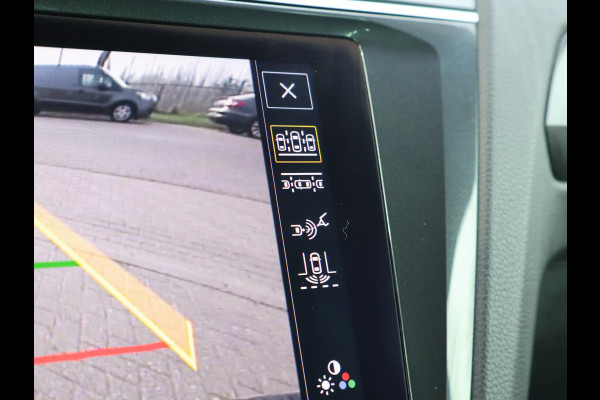 Volkswagen Tiguan 2.0 TDI DSG + VIRTUAL COCKPIT | WEGKL. TREKHAAK | CAMERA | STUUR/STOELVERW. | CARPLAY