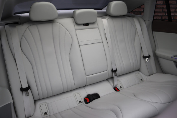 Mercedes-Benz EQE 300 Business Solution Premium 90 kWh | Luchtvering | Distronic+ | Panoramadak | Massage | Burmester | Digital Light | Surround Camera | Augmented Reality | Leder |  Stoelventilatie | Verwarmd Stuurwiel |