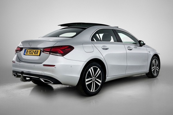 Mercedes-Benz A-Klasse 250 e Business Solution Luxury Limited (PANORAMADAK, MULTIBEAM KOPLAMP, SFEERVERLICHTING, TREKHAAK)
