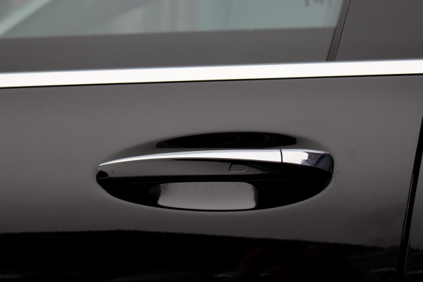 Mercedes-Benz EQC 400 4MATIC AMG Line Premium+ 80 kWh | 35.000,- ex | Distronic+ | Schuifdak | Memory | Advanced Sound System | Surround Camera | HUD | Trekhaak |