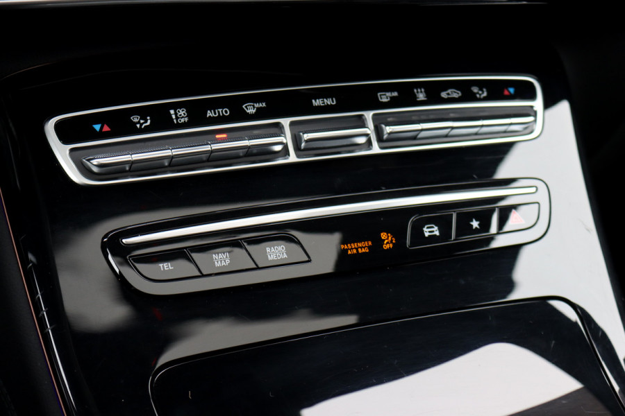 Mercedes-Benz EQC 400 4MATIC AMG Line Premium+ 80 kWh | 35.000,- ex | Distronic+ | Schuifdak | Memory | Advanced Sound System | Surround Camera | HUD | Trekhaak |