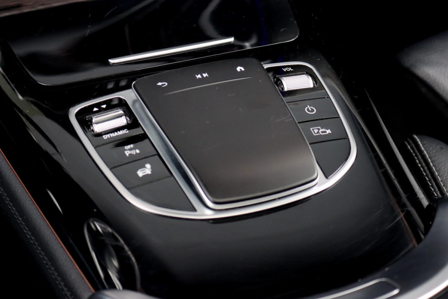 Mercedes-Benz EQC 400 4MATIC AMG Line Premium+ 80 kWh | 35.000,- ex | Distronic+ | Schuifdak | Memory | Advanced Sound System | Surround Camera | HUD | Trekhaak |