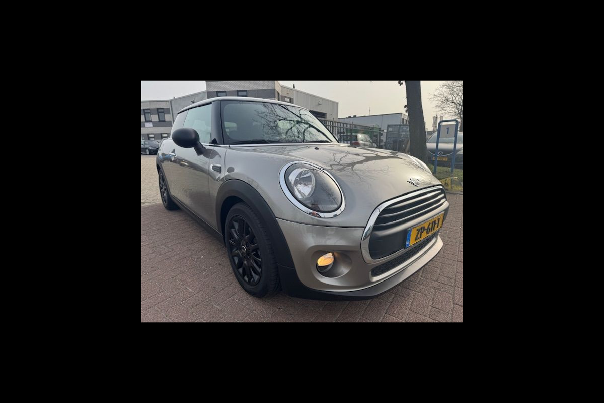 MINI Mini 1.5 One Salt Automaat Airco/ECC,Navigatie,Panoramadak