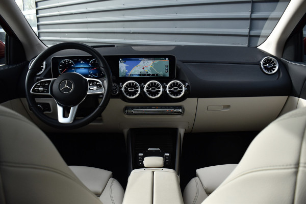 Mercedes-Benz GLA 250 4MATIC 224pk Premium Plus | Panoramadak | ACC | Memory seats | 360 Camera | Head-Up | Stoelverwarming |