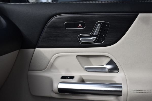 Mercedes-Benz GLA 250 4MATIC 224pk Premium Plus | Panoramadak | ACC | Memory seats | 360 Camera | Head-Up | Stoelverwarming |