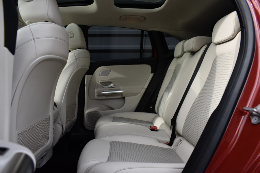 Mercedes-Benz GLA 250 4MATIC 224pk Premium Plus | Panoramadak | ACC | Memory seats | 360 Camera | Head-Up | Stoelverwarming |