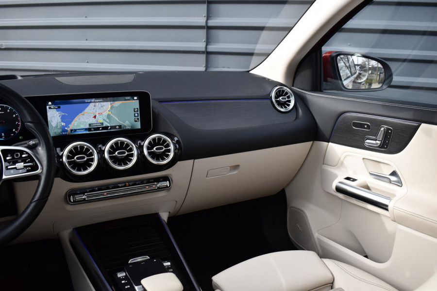 Mercedes-Benz GLA 250 4MATIC 224pk Premium Plus | Panoramadak | ACC | Memory seats | 360 Camera | Head-Up | Stoelverwarming |