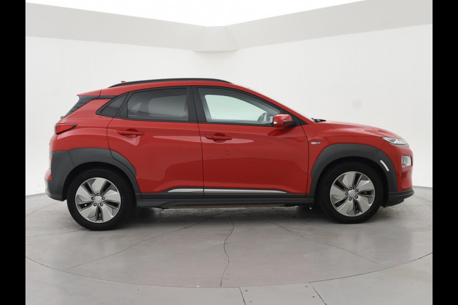 Hyundai Kona EV PREMIUM SKY 64 KWH + SCHUIFDAK | LEDER | STOELVENTILATIE | STUURVERW. | STOELVERW.