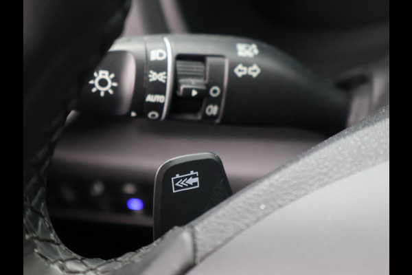 Hyundai Kona EV PREMIUM SKY 64 KWH + SCHUIFDAK | LEDER | STOELVENTILATIE | STUURVERW. | STOELVERW.