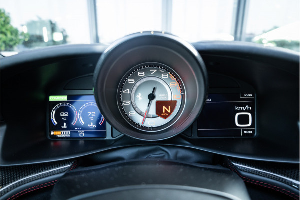 Ferrari GTC4Lusso 6.3 V12 - 4-zits l Lift l Passanger Display l Carbon l Panorama