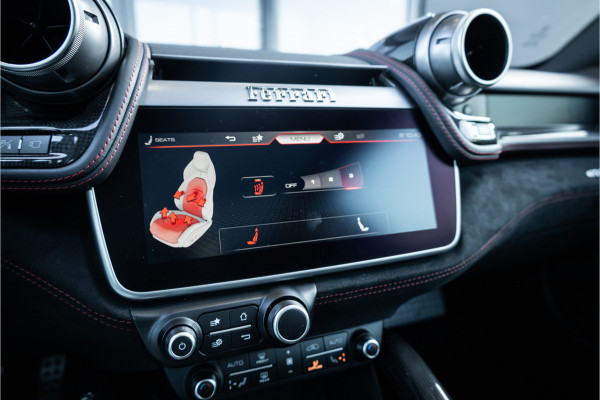 Ferrari GTC4Lusso 6.3 V12 - 4-zits l Lift l Passanger Display l Carbon l Panorama