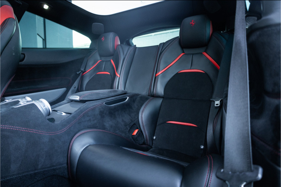 Ferrari GTC4Lusso 6.3 V12 - 4-zits l Lift l Passanger Display l Carbon l Panorama