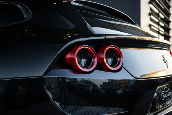 Ferrari GTC4Lusso 6.3 V12 - 4-zits l Lift l Passanger Display l Carbon l Panorama