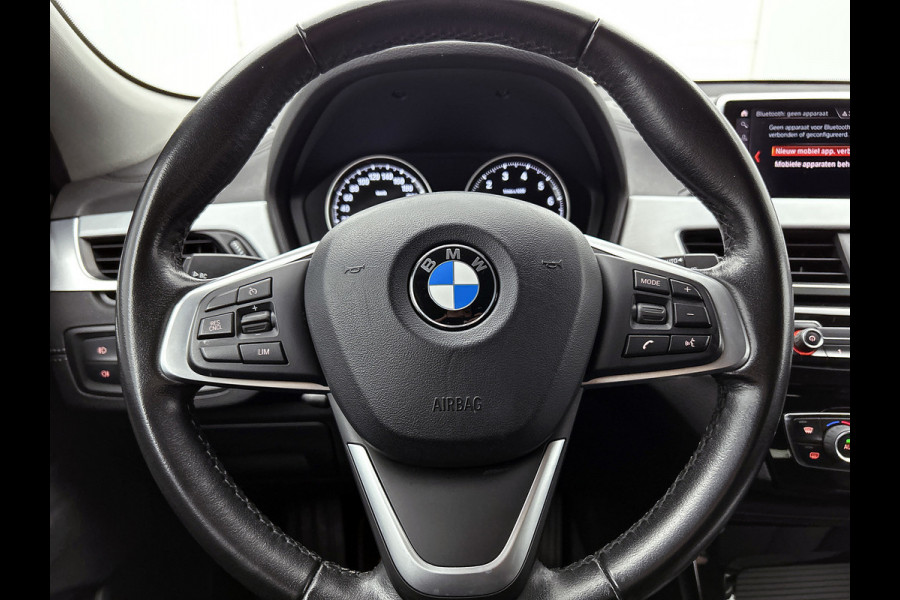 BMW X2 SDrive18i Executive Edition (GROOT-NAVIGATIE, STOELVERWARMING, CAMERA, PDC, DEALER ONDERHOUDEN, LED,