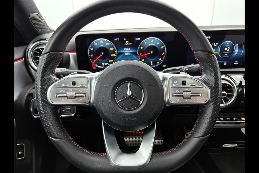 Mercedes-Benz A-Klasse 180 Business Solution AMG Night Upgrade Automaat (PANORAMADAK, SFEER, STOELVERWARMING, CAMERA, 1e EIGENAAR)