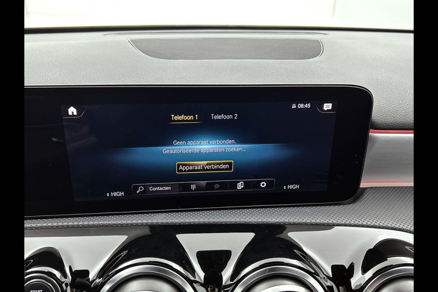 Mercedes-Benz A-Klasse 180 Business Solution AMG Night Upgrade Automaat (PANORAMADAK, SFEER, STOELVERWARMING, CAMERA, 1e EIGENAAR)