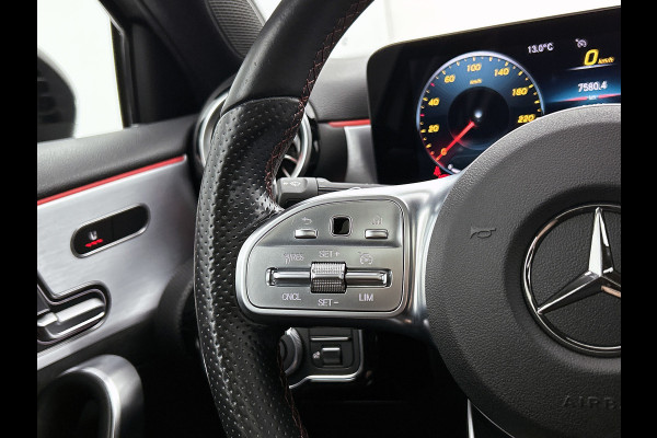 Mercedes-Benz A-Klasse 180 Business Solution AMG Night Upgrade Automaat (PANORAMADAK, SFEER, STOELVERWARMING, CAMERA, 1e EIGENAAR)