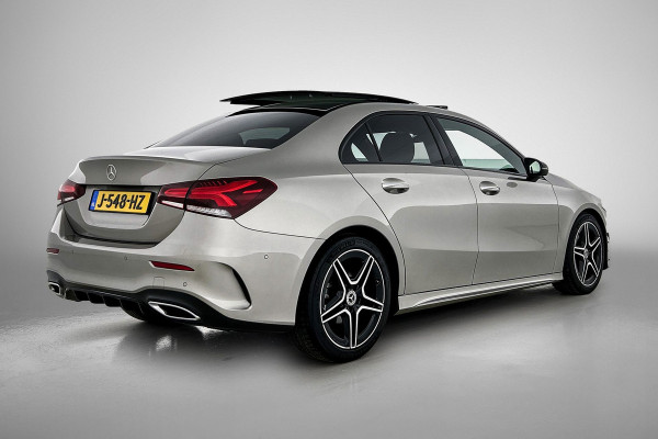 Mercedes-Benz A-Klasse 180 Business Solution AMG Night Upgrade Automaat (PANORAMADAK, SFEER, STOELVERWARMING, CAMERA, 1e EIGENAAR)