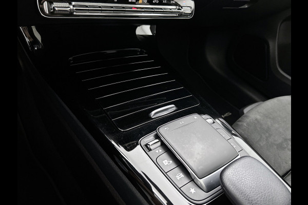 Mercedes-Benz A-Klasse 180 Business Solution AMG Night Upgrade Automaat (PANORAMADAK, SFEER, STOELVERWARMING, CAMERA, 1e EIGENAAR)
