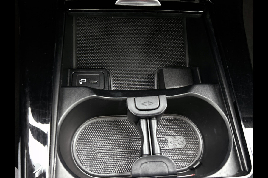 Mercedes-Benz A-Klasse 180 Business Solution AMG Night Upgrade Automaat (PANORAMADAK, SFEER, STOELVERWARMING, CAMERA, 1e EIGENAAR)
