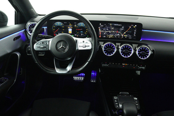 Mercedes-Benz A-Klasse 250 e Business Solution AMG Limited (STOELVERWARMING, SFEERVERLICHTING, CAMERA, NAVIGATIE, SENSOREN)