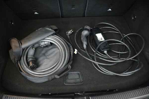Mercedes-Benz A-Klasse 250 e Business Solution AMG Limited (STOELVERWARMING, SFEERVERLICHTING, CAMERA, NAVIGATIE, SENSOREN)
