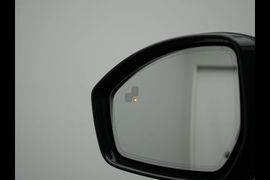 Land Rover Discovery Sport P300e HSE PHEV 309pk Dealer O.H | Trekhaak Afn. | 360 Camera | Lederen Sportstoelen Memory & Verwarmd | Verwarmd Stuur | Apple Carplay | Cruise Control | 20"L.M | Navigatie | Virtual | DAB | Plug In Hybrid |