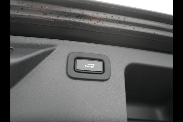 Land Rover Discovery Sport P300e HSE PHEV 309pk Dealer O.H | Trekhaak Afn. | 360 Camera | Lederen Sportstoelen Memory & Verwarmd | Verwarmd Stuur | Apple Carplay | Cruise Control | 20"L.M | Navigatie | Virtual | DAB | Plug In Hybrid |