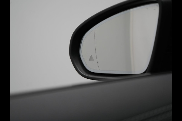 Mercedes-Benz A-Klasse 250 e AMG Line Plug In Hybrid 263pk PHEV | Panodak | Multibeam LED | Alcantara Sportstoelen Verwarmd | Apple Carplay | Sfeerverlichting | Blis | Cruise Control | Navigatie | Virtual | DAB |