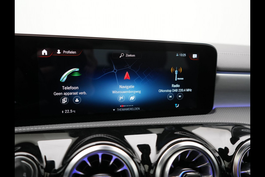 Mercedes-Benz A-Klasse 250 e AMG Line Plug In Hybrid 263pk PHEV | Panodak | Multibeam LED | Alcantara Sportstoelen Verwarmd | Apple Carplay | Sfeerverlichting | Blis | Cruise Control | Navigatie | Virtual | DAB |