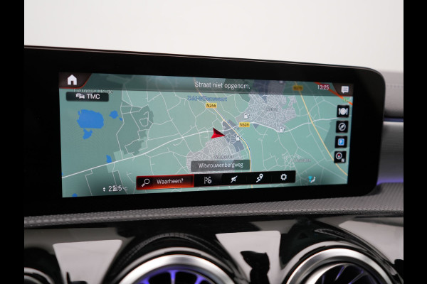 Mercedes-Benz A-Klasse 250 e AMG Line Plug In Hybrid 263pk PHEV | Panodak | Multibeam LED | Alcantara Sportstoelen Verwarmd | Apple Carplay | Sfeerverlichting | Blis | Cruise Control | Navigatie | Virtual | DAB |