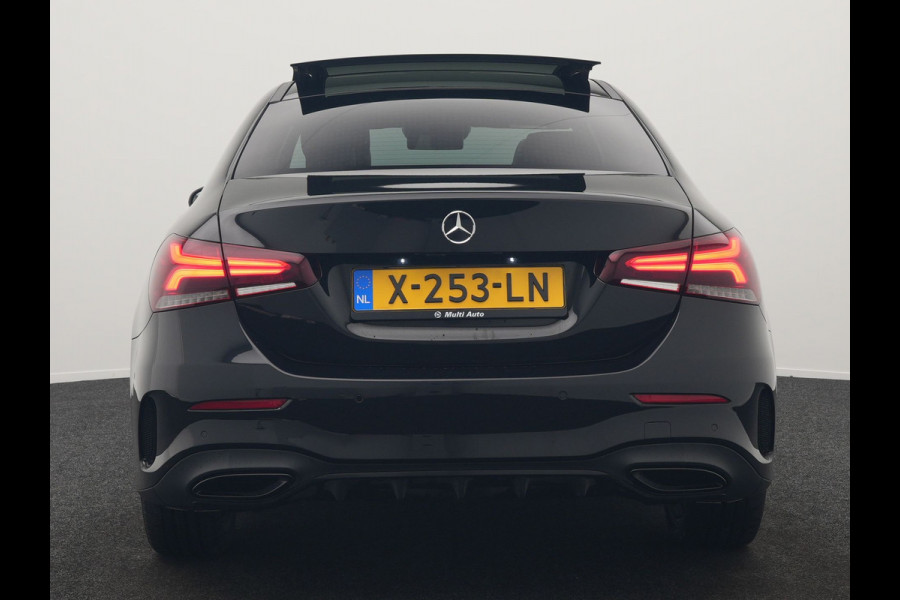Mercedes-Benz A-Klasse 250 e AMG Line Plug In Hybrid 263pk PHEV | Panodak | Multibeam LED | Alcantara Sportstoelen Verwarmd | Apple Carplay | Sfeerverlichting | Blis | Cruise Control | Navigatie | Virtual | DAB |