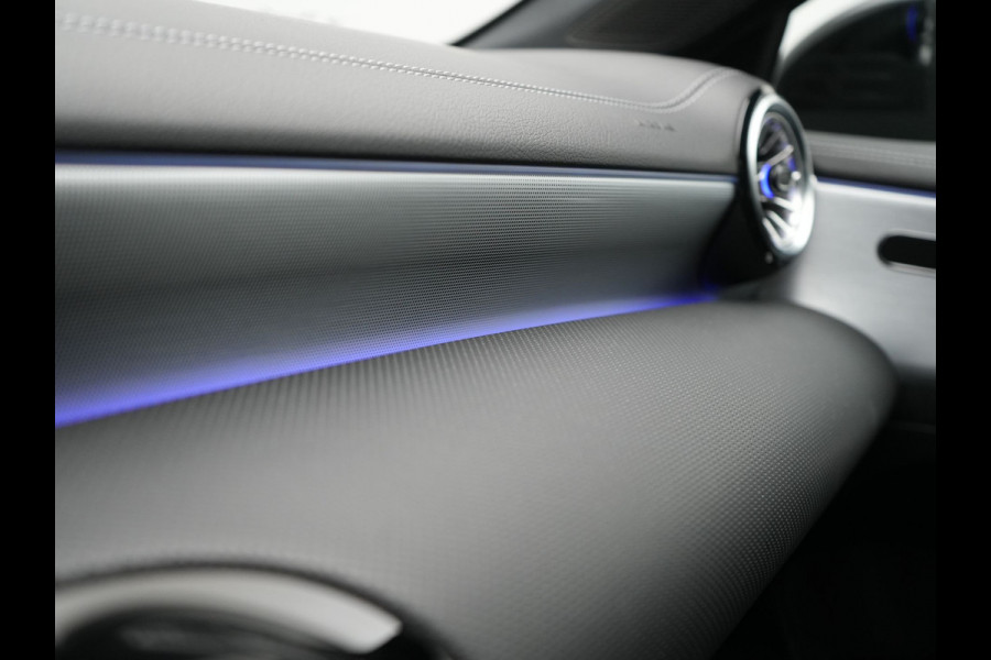 Mercedes-Benz A-Klasse 250 e AMG Line Plug In Hybrid 263pk PHEV | Panodak | Multibeam LED | Alcantara Sportstoelen Verwarmd | Apple Carplay | Sfeerverlichting | Blis | Cruise Control | Navigatie | Virtual | DAB |