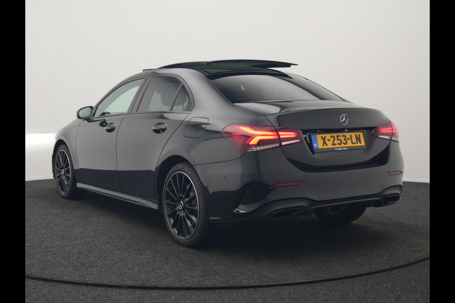 Mercedes-Benz A-Klasse 250 e AMG Line Plug In Hybrid 263pk PHEV | Panodak | Multibeam LED | Alcantara Sportstoelen Verwarmd | Apple Carplay | Sfeerverlichting | Blis | Cruise Control | Navigatie | Virtual | DAB |