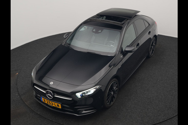 Mercedes-Benz A-Klasse 250 e AMG Line Plug In Hybrid 263pk PHEV | Panodak | Multibeam LED | Alcantara Sportstoelen Verwarmd | Apple Carplay | Sfeerverlichting | Blis | Cruise Control | Navigatie | Virtual | DAB |