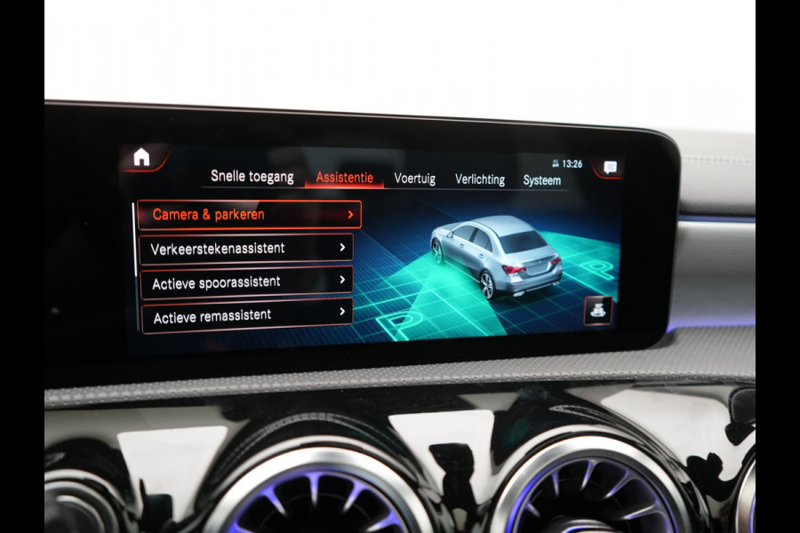 Mercedes-Benz A-Klasse 250 e AMG Line Plug In Hybrid 263pk PHEV | Panodak | Multibeam LED | Alcantara Sportstoelen Verwarmd | Apple Carplay | Sfeerverlichting | Blis | Cruise Control | Navigatie | Virtual | DAB |
