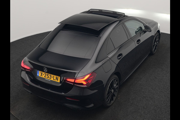 Mercedes-Benz A-Klasse 250 e AMG Line Plug In Hybrid 263pk PHEV | Panodak | Multibeam LED | Alcantara Sportstoelen Verwarmd | Apple Carplay | Sfeerverlichting | Blis | Cruise Control | Navigatie | Virtual | DAB |